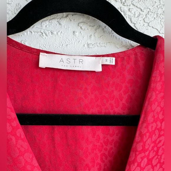 ASTR V-neck Crop Top Red Size Medium Nordstrom - Picture 3 of 4
